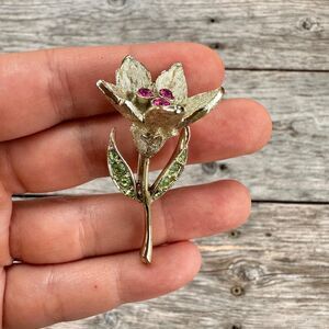 Vintage Jewelry Flower Brooch Flower with Rhinestones Pin